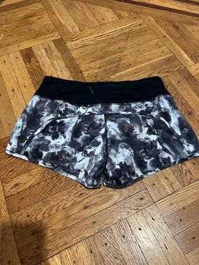 Lululemon Women’s Black & Gray Floral Active Shorts size 4